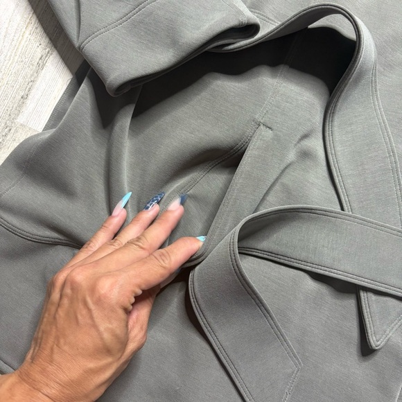 Lululemon Softstreme Belted Wrap Jacket Size M/L - Picture 4 of 8